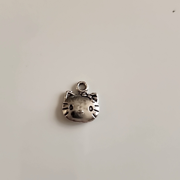 🌺Hello Kitty Charm For Bracelet or Necklace - Picture 6 of 6